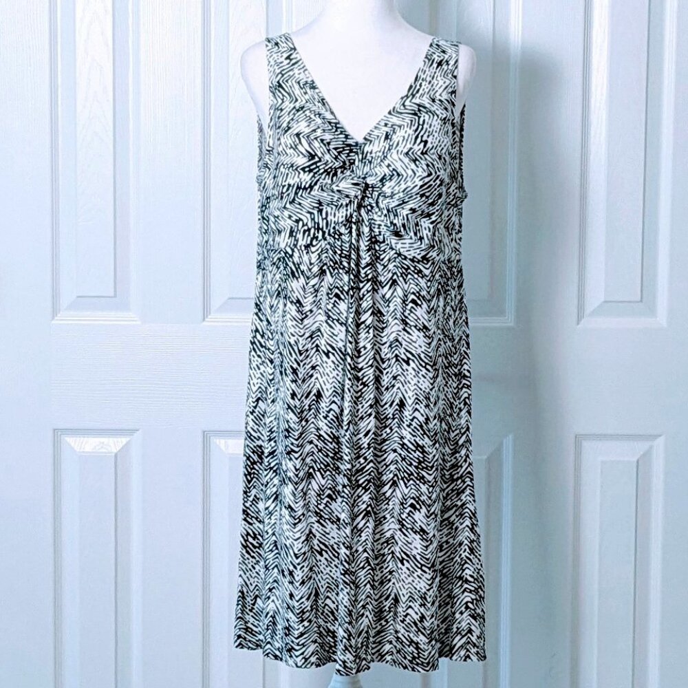 ANN TAYLOR LOFT Women's Lightweight Sleeveless VNeck Dress  Size L  Black White